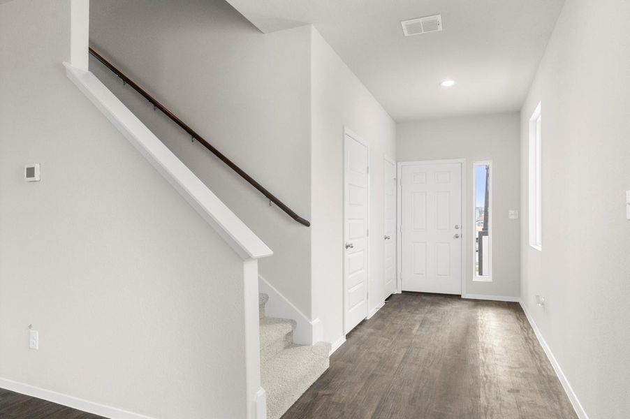 Spacious, unfurnished interior of a new home in Edgebrooke, Pflugerville (Image 19). Spacious, unfurnished interior of a new home in Edgebrooke, Pflugerville (Image 19).