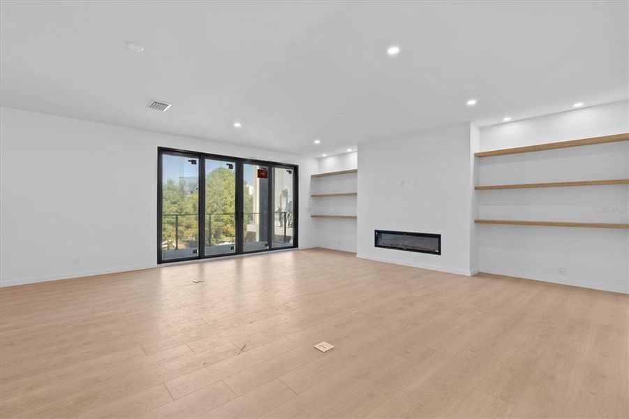 Spacious, unfurnished interior of a new home in , Clearwater (Image 19).