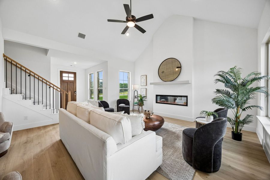 Furnished interior view inside a new home in Lakeway Estates, Waxahachie (Image 11). Furnished interior view inside a new home in Lakeway Estates, Waxahachie (Image 11).