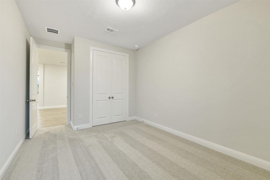 Spacious, unfurnished interior of a new home in Evergreen 60', Conroe (Image 9).