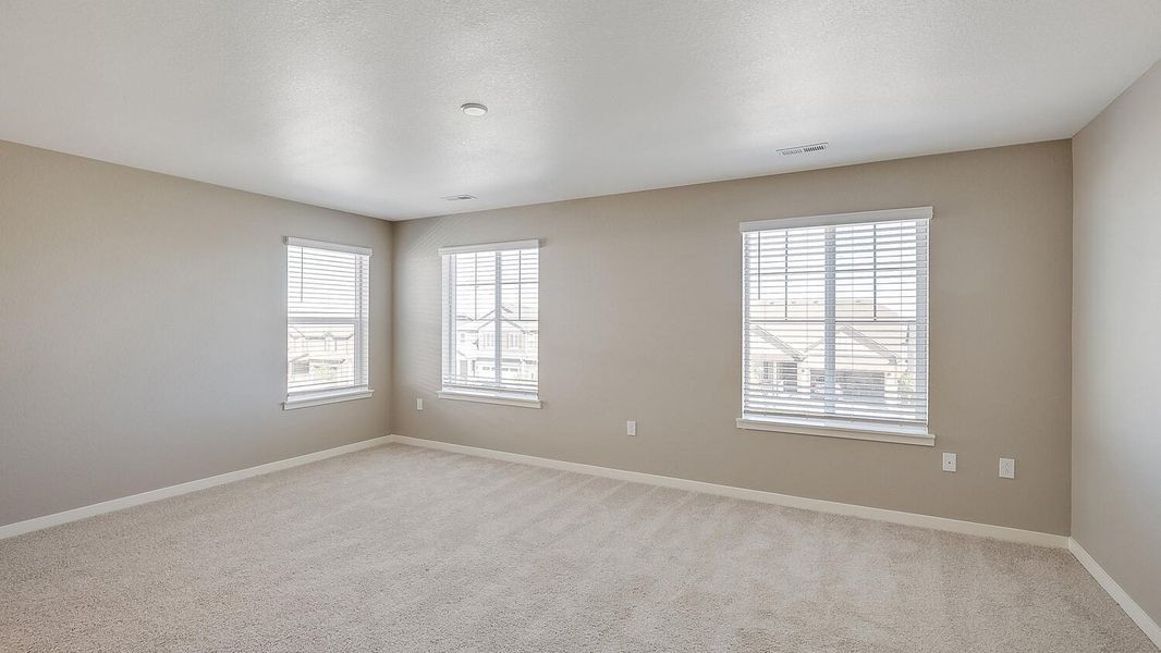 Spacious, unfurnished interior of a new home in Carriage Hills, Frederick (Image 18).