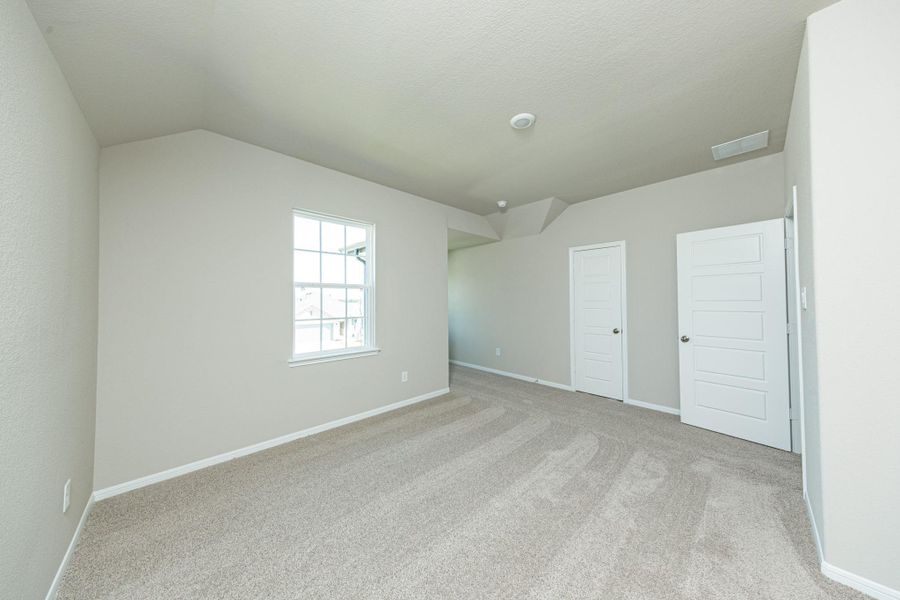 Spacious, unfurnished interior of a new home in River Ranch, Dayton (Image 23).