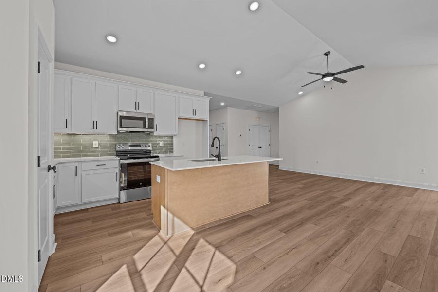 23-web-or-mls-DSC_7986 23-web-or-mls-DSC_7986