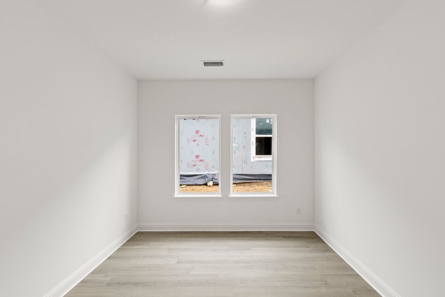Spacious, unfurnished interior of a new home in Creekside, Royse City (Image 23).
