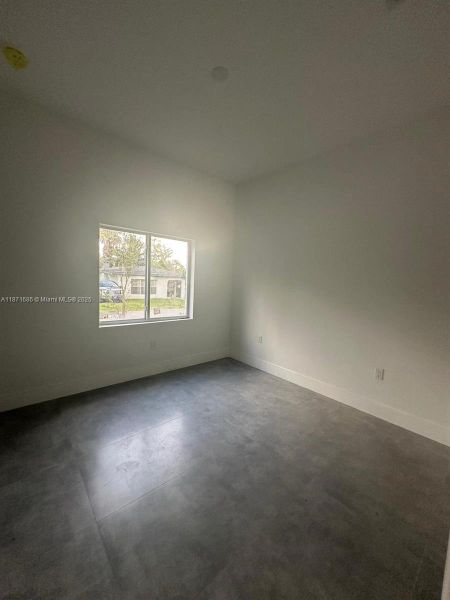 Spacious, unfurnished interior of a new home in , Fort Lauderdale (Image 10).