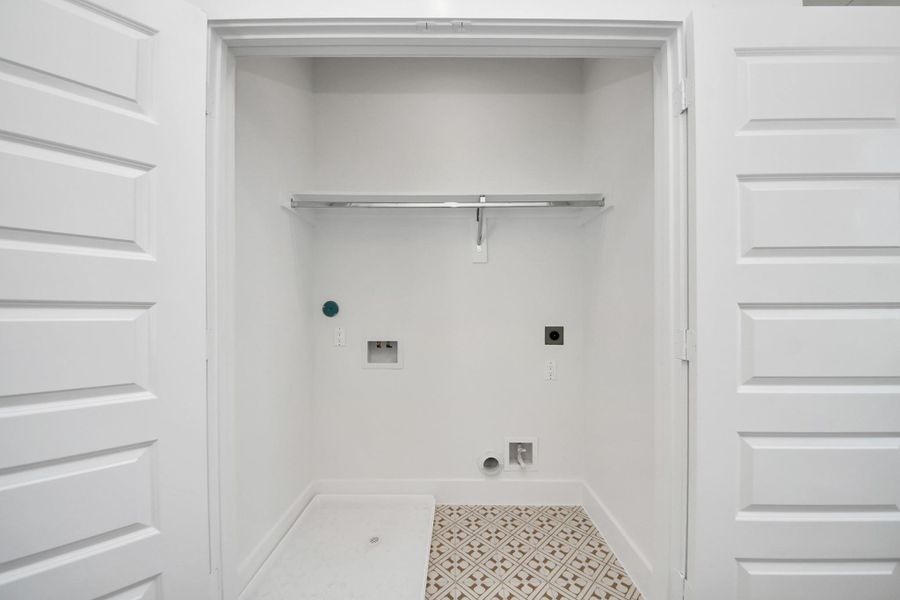 Spacious, unfurnished interior of a new home in Piccolina, Houston (Image 32).