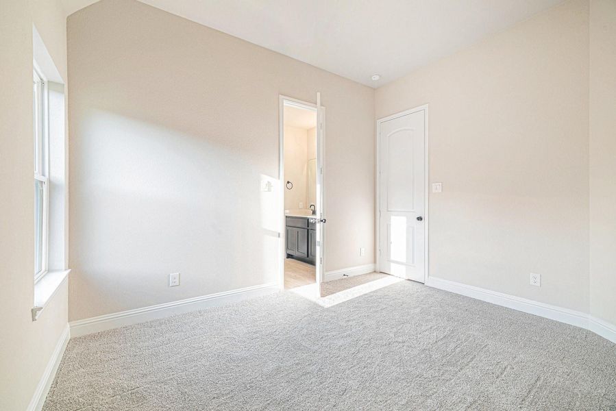 Spacious, unfurnished interior of a new home in Deer Pines, Conroe (Image 13). Spacious, unfurnished interior of a new home in Deer Pines, Conroe (Image 13).