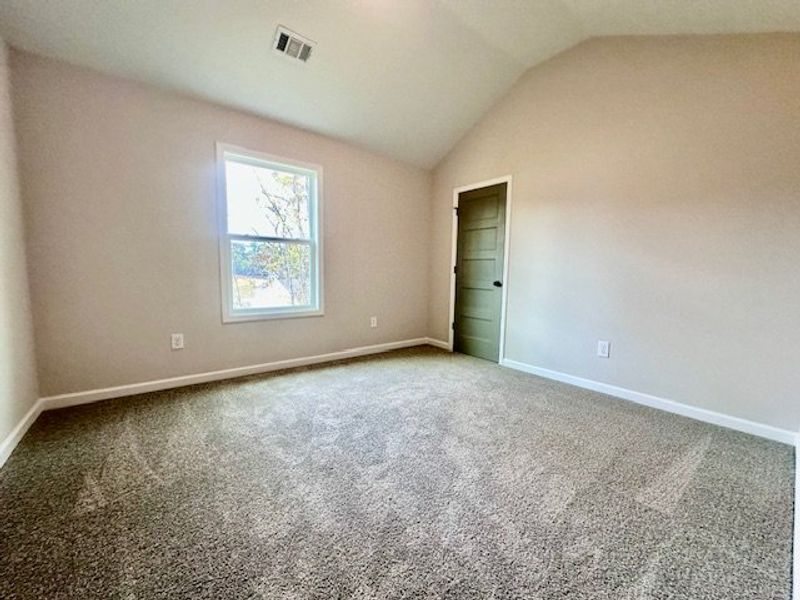 Spacious, unfurnished interior of a new home in Sagebrook, Newnan (Image 16).