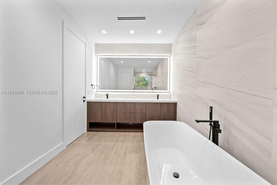 Furnished interior view inside a new home in , Fort Lauderdale (Image 49). Furnished interior view inside a new home in , Fort Lauderdale (Image 49).