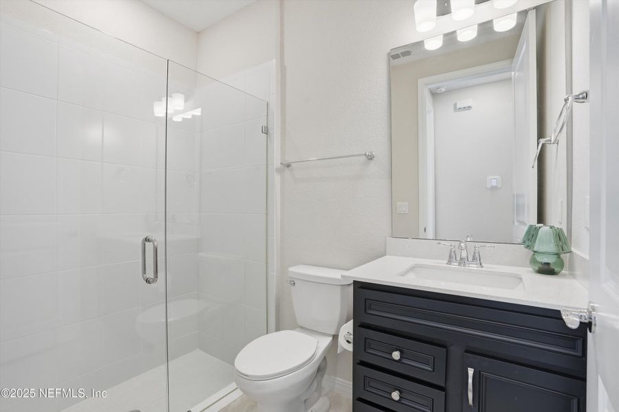 Furnished interior view inside a new home in , Middleburg (Image 18).