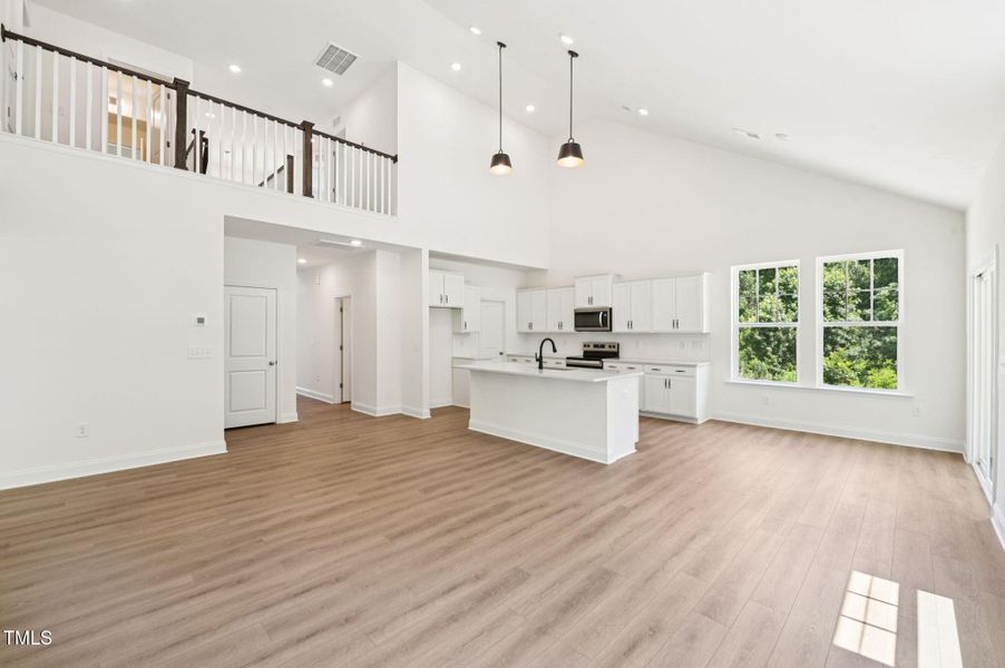 14-web-or-mls-236 Alden Way-014