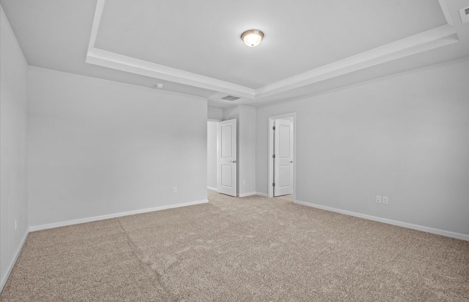 Spacious, unfurnished interior of a new home in Sparrow Creek, Boiling Springs (Image 17).