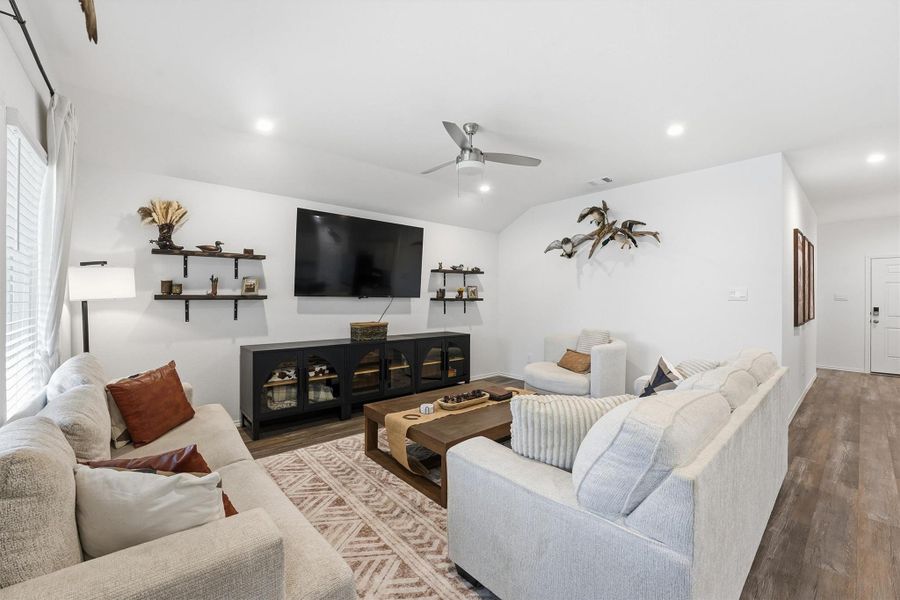 Furnished interior view inside a new home in River Ranch Meadows, Dayton (Image 15). Furnished interior view inside a new home in River Ranch Meadows, Dayton (Image 15).