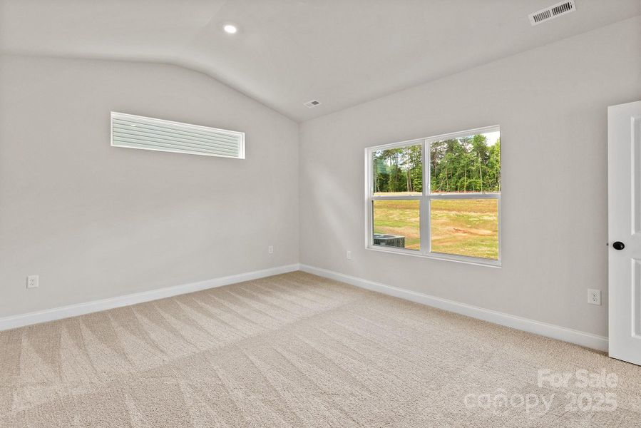 Spacious, unfurnished interior of a new home in Stagecoach Station, Gastonia (Image 17).