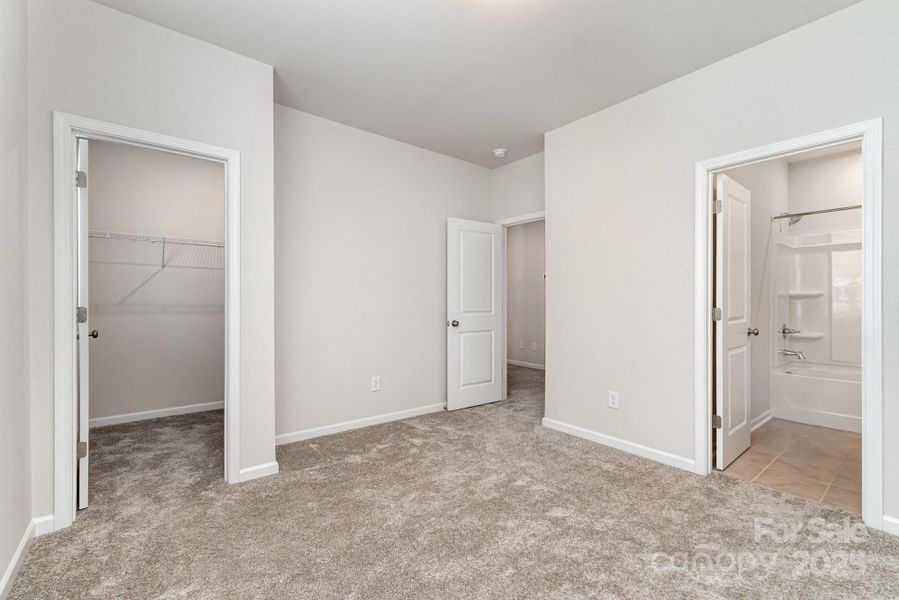 Spacious, unfurnished interior of a new home in , Charlotte (Image 16).
