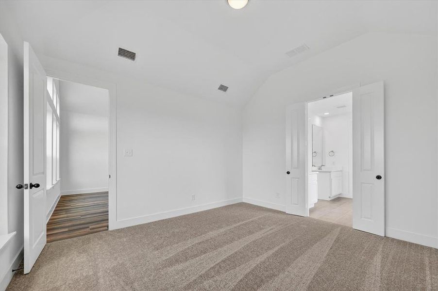 Spacious, unfurnished interior of a new home in Heritage Ranch, Sherman (Image 20).