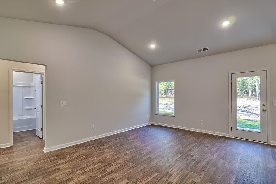 Spacious, unfurnished interior of a new home in , Orangeburg (Image 10).