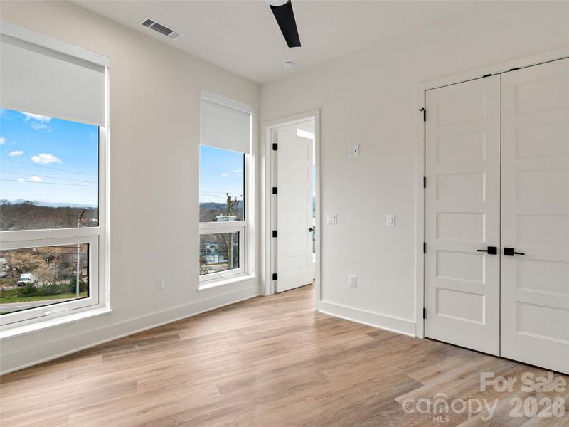 Spacious, unfurnished interior of a new home in , Asheville (Image 33).