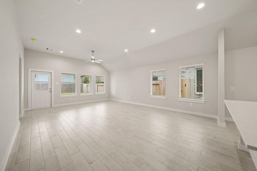 Spacious, unfurnished interior of a new home in Barton Creek Ranch, Conroe (Image 8). Spacious, unfurnished interior of a new home in Barton Creek Ranch, Conroe (Image 8).