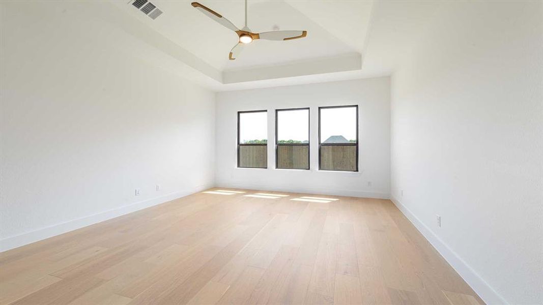 Spacious, unfurnished interior of a new home in Adkins Park 70', Hurst (Image 19).