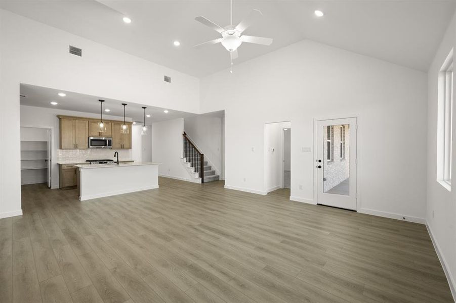 669 Tyronza- Living Room-1