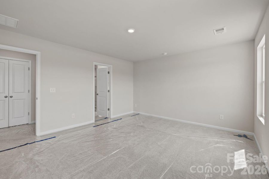 Spacious, unfurnished interior of a new home in McFarland Estates, York (Image 15).