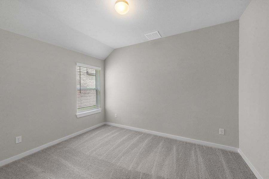 Spacious, unfurnished interior of a new home in Huntington Place, Rosharon (Image 20).