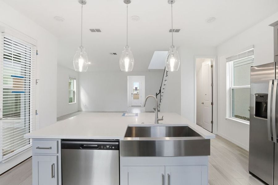 Image 41 of a home in Center Lake Ranch Community Group Page.