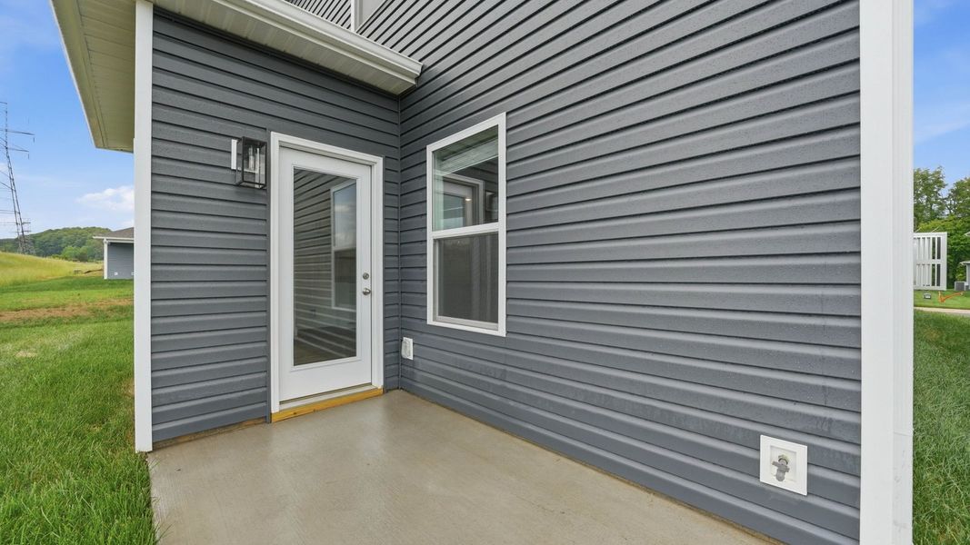 Exterior details and patio area of a home in Fieldcrest Acres, Blountville (Image 2).