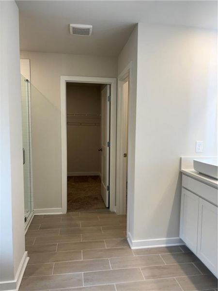 Spacious, unfurnished interior of a new home in Southern Hills, McDonough (Image 27).