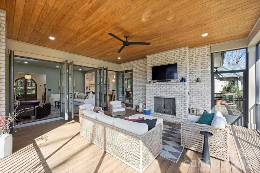 Screened Porch - Main Level