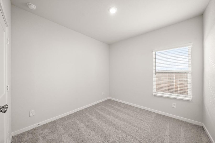 Spacious, unfurnished interior of a new home in Lakes at Crockett Martin, Conroe (Image 20).
