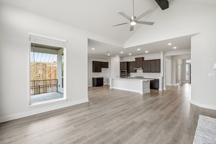 Spacious, unfurnished interior of a new home in Esperanza 50's, Boerne (Image 28).
