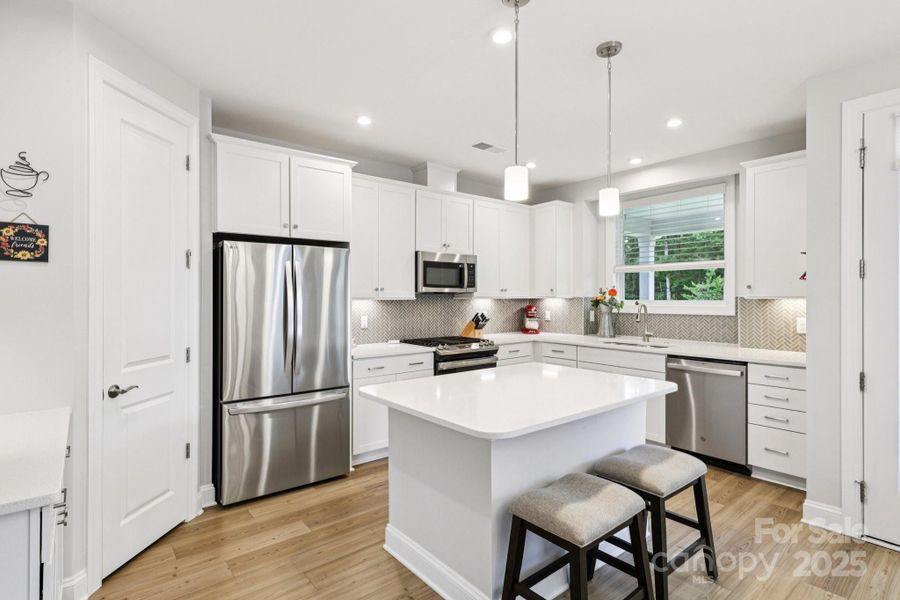 Furnished interior view inside a new home in Handsmill on Lake Wylie, York (Image 4).