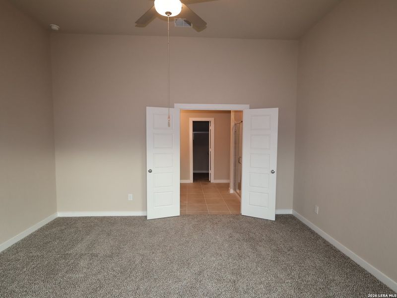 Spacious, unfurnished interior of a new home in Winding Brook, San Antonio (Image 16). Spacious, unfurnished interior of a new home in Winding Brook, San Antonio (Image 16).