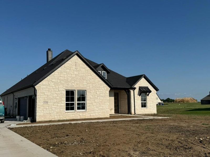 Exterior details and patio area of a home in Rocky Top, Krum (Image 3).