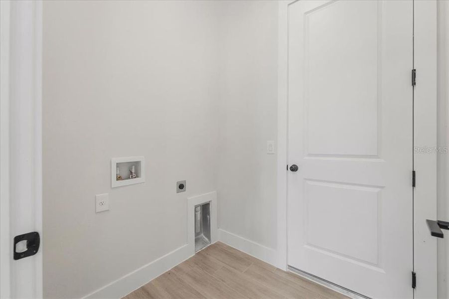 Spacious, unfurnished interior of a new home in , Lehigh Acres (Image 52).