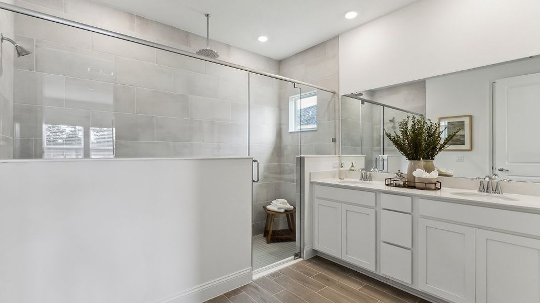 2106 Charle II Owners Bath 2of2 F1 Base2 9 26 25