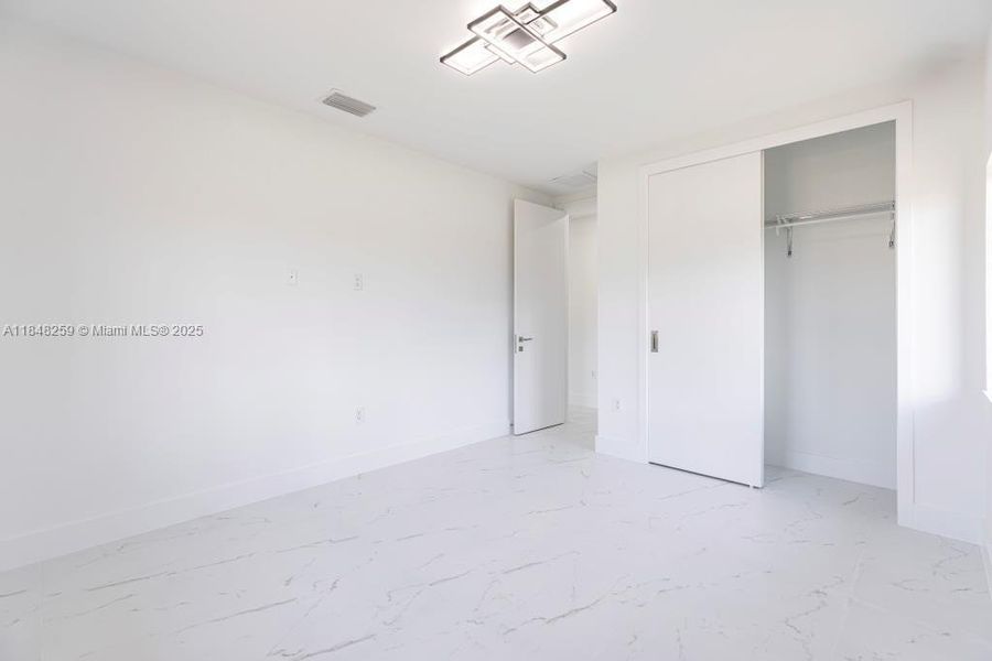 Spacious, unfurnished interior of a new home in , Cape Coral (Image 17).