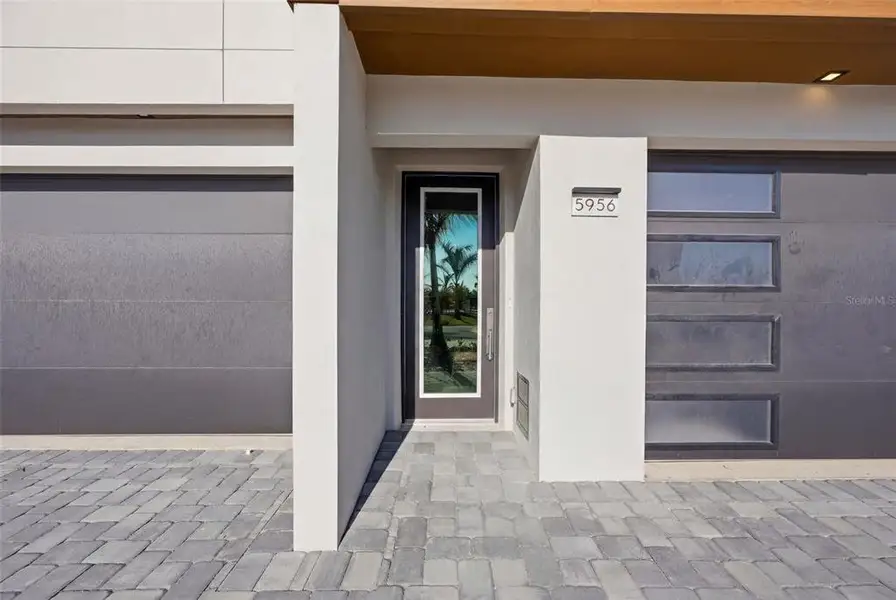 Exterior details and patio area of a home in , New Port Richey (Image 30).