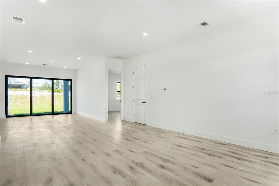 Spacious, unfurnished interior of a new home in , Ocala (Image 24).