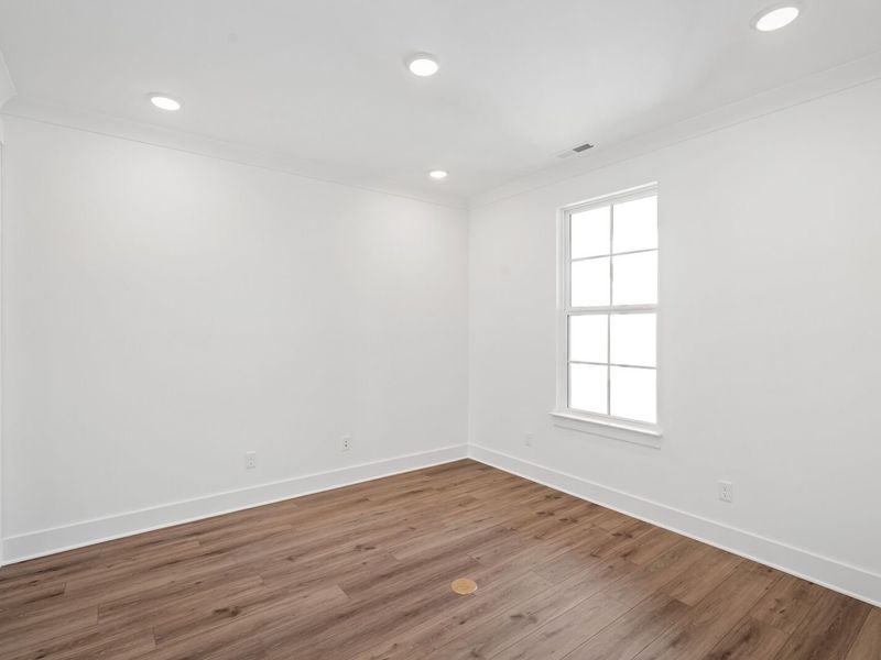 Spacious, unfurnished interior of a new home in Shelton Square, Murfreesboro (Image 24).