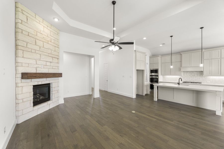 Spacious, unfurnished interior of a new home in Nelson Lake Estates, Rockwall (Image 18). Spacious, unfurnished interior of a new home in Nelson Lake Estates, Rockwall (Image 18).