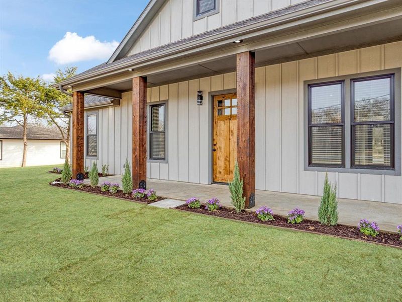 Exterior details and patio area of a home in , Bells (Image 23).