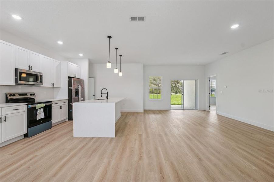 Spacious, unfurnished interior of a new home in , Ocala (Image 21).