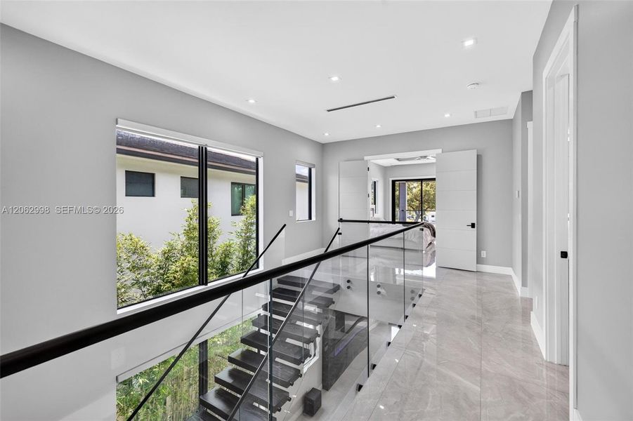 Spacious, unfurnished interior of a new home in , Fort Lauderdale (Image 21).