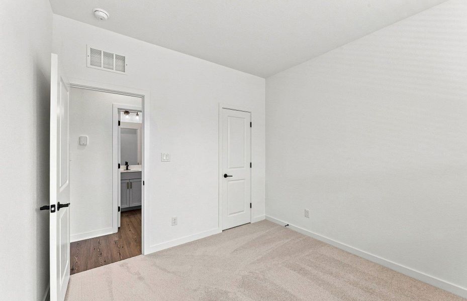 Spacious, unfurnished interior of a new home in Santa Rita Ranch, Liberty Hill (Image 15).