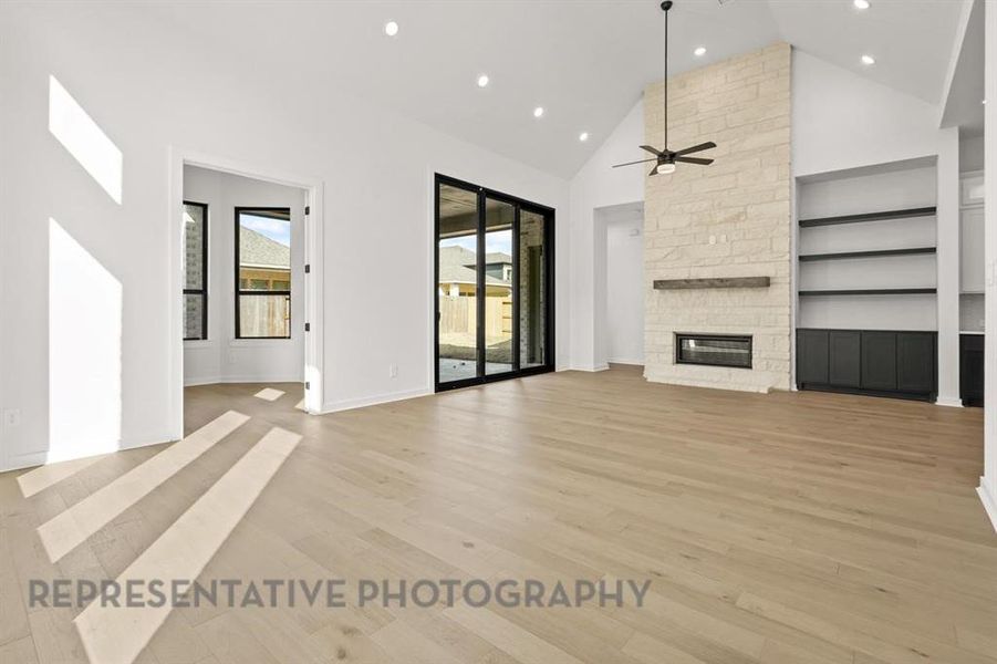 Spacious, unfurnished interior of a new home in Ridge Crossing, Waxahachie (Image 16).