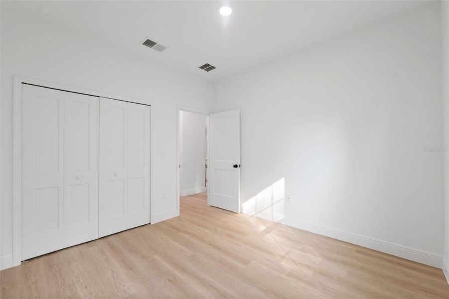 Spacious, unfurnished interior of a new home in , Ocala (Image 12).