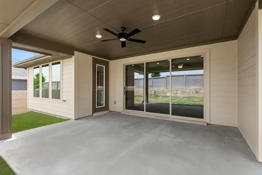 25. 2900 Barbary - Patio